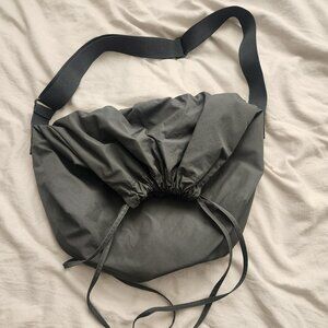 Uniqlo U shoulder bag